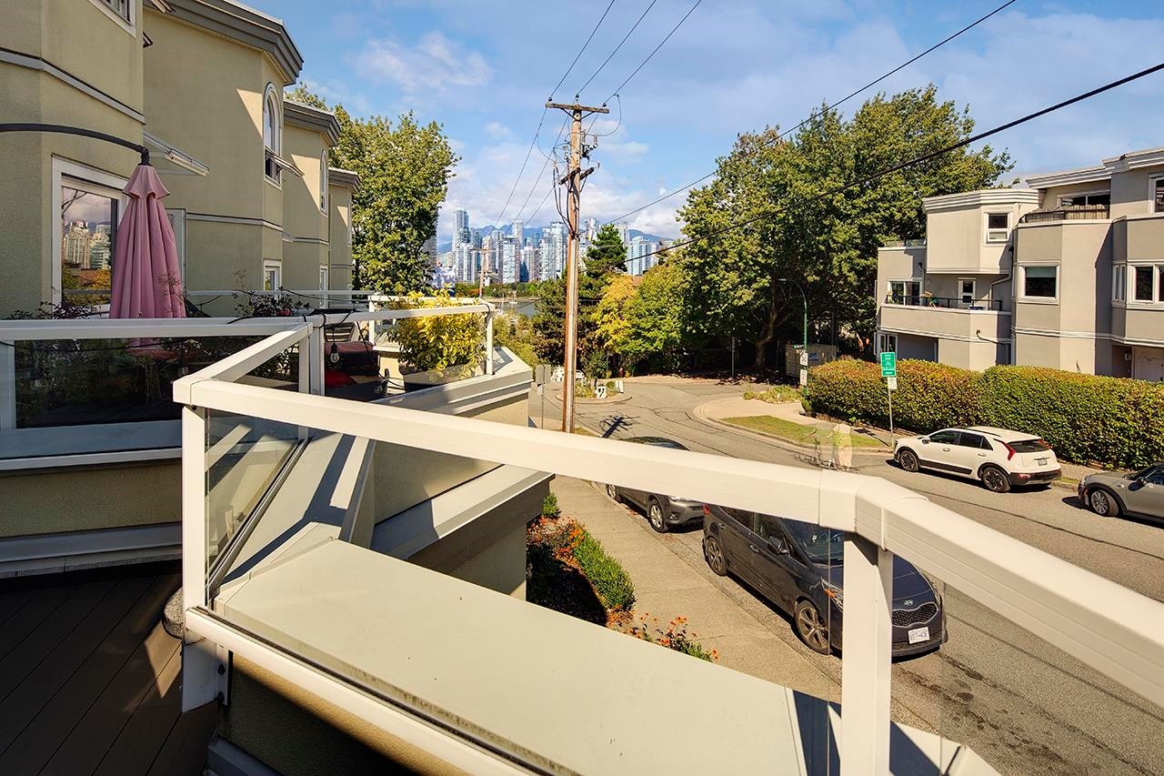 1210 7Th Avenue W, Vancouver, BC