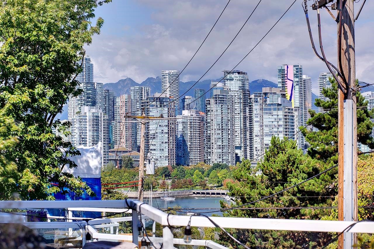 1210 7Th Avenue W, Vancouver, BC