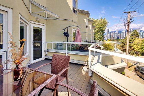 1210 7Th Avenue W, Vancouver, BC 