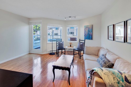 1210 7Th Avenue W, Vancouver, BC 