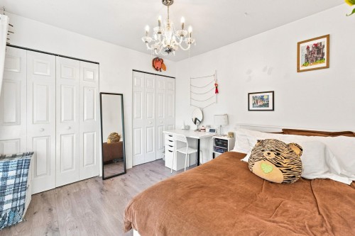 300 25Th Street E, North Vancouver, BC 