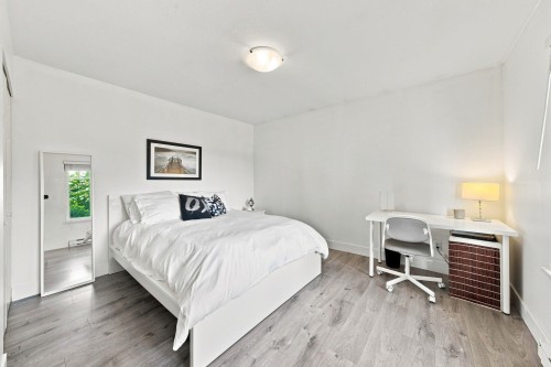 300 25Th Street E, North Vancouver, BC 