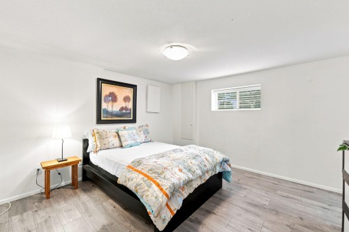 300 25Th Street E, North Vancouver, BC 