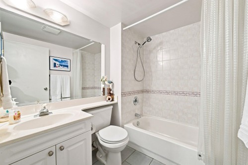 300 25Th Street E, North Vancouver, BC 