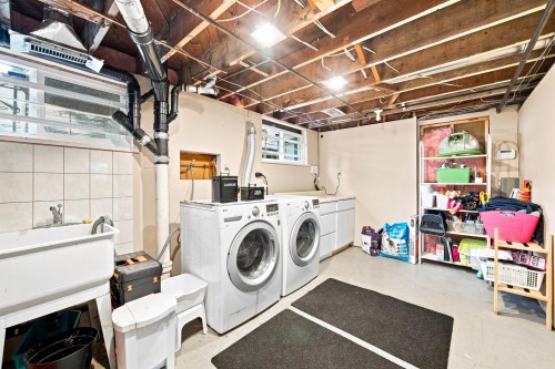 300 25Th Street E, North Vancouver, BC 