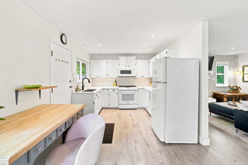 300 25Th Street E, North Vancouver, BC 