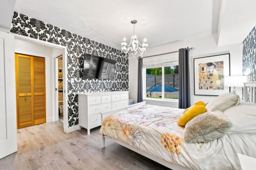 300 25Th Street E, North Vancouver, BC 