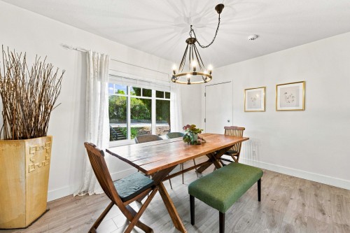 300 25Th Street E, North Vancouver, BC 