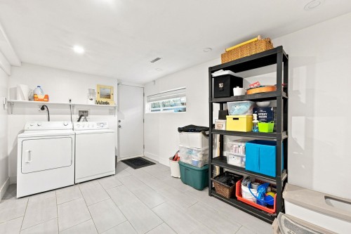 300 25Th Street E, North Vancouver, BC 