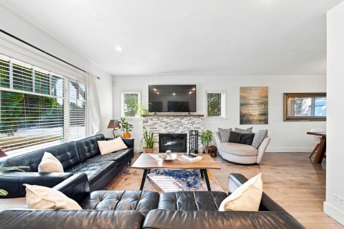300 25Th Street E, North Vancouver, BC 