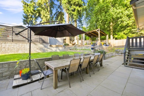 300 25Th Street E, North Vancouver, BC 