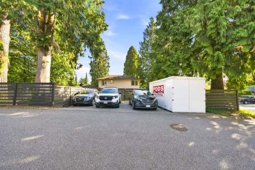 300 25Th Street E, North Vancouver, BC 