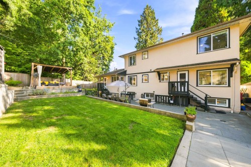 300 25Th Street E, North Vancouver, BC 