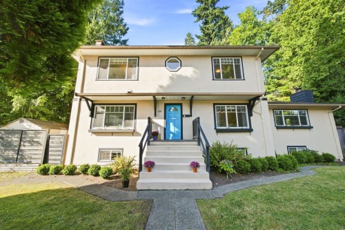 300 25Th Street E, North Vancouver, BC 
