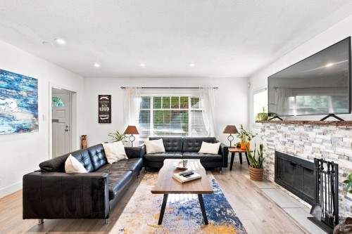 300 25Th Street E, North Vancouver, BC 