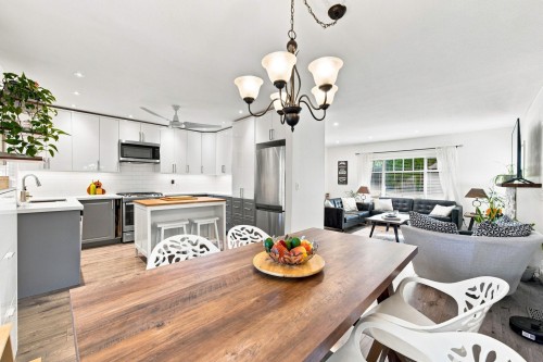 300 25Th Street E, North Vancouver, BC 