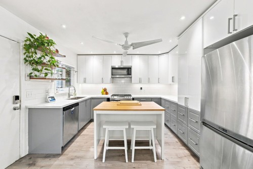 300 25Th Street E, North Vancouver, BC 