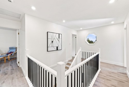 300 25Th Street E, North Vancouver, BC 
