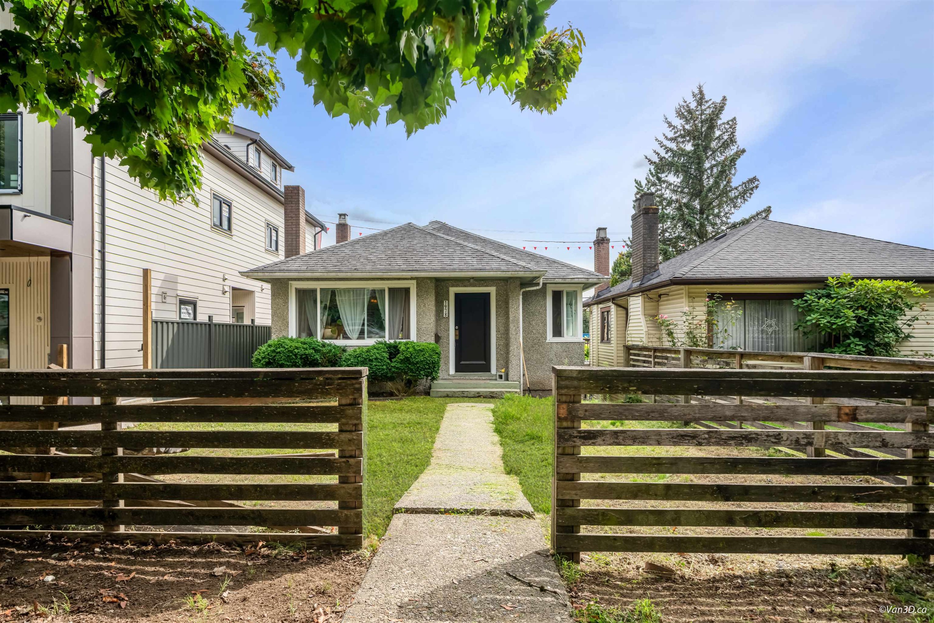 1978 8Th Avenue E, Vancouver, BC