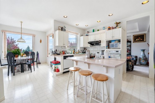 1683 Kingfisher Crescent, Coquitlam, BC 