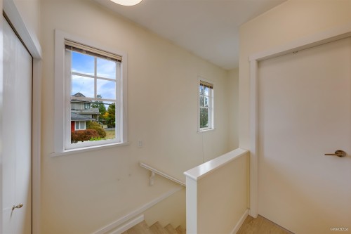 989 38Th Avenue W, Vancouver, BC 