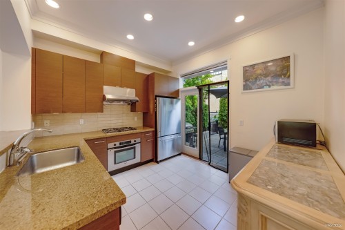 989 38Th Avenue W, Vancouver, BC 