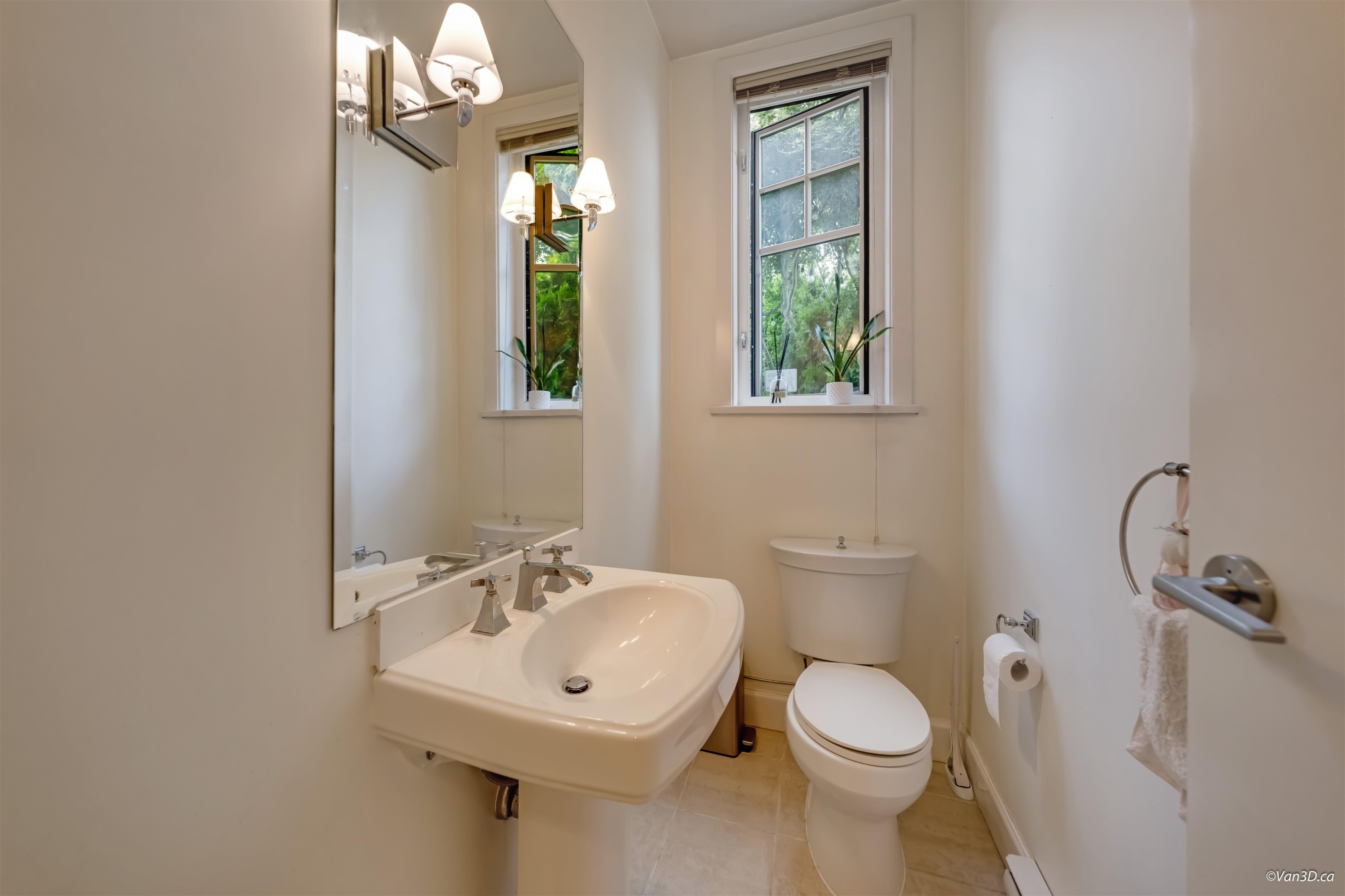 989 38Th Avenue W, Vancouver, BC