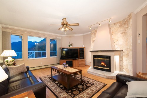 6440 Rosebery Avenue, West Vancouver, BC 