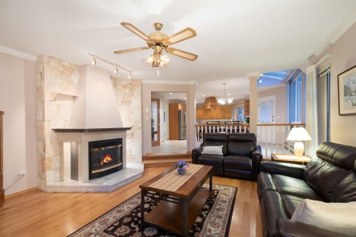 6440 Rosebery Avenue, West Vancouver, BC 