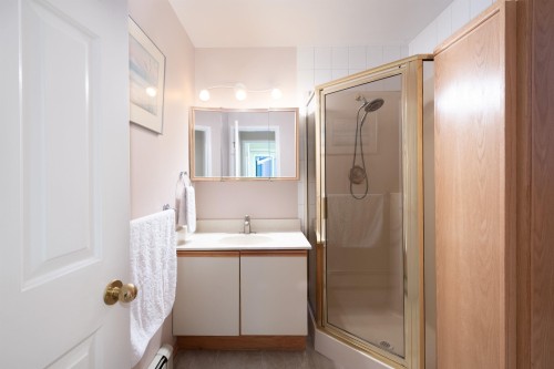6440 Rosebery Avenue, West Vancouver, BC 