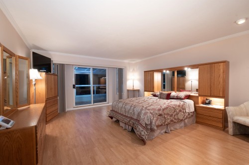 6440 Rosebery Avenue, West Vancouver, BC 