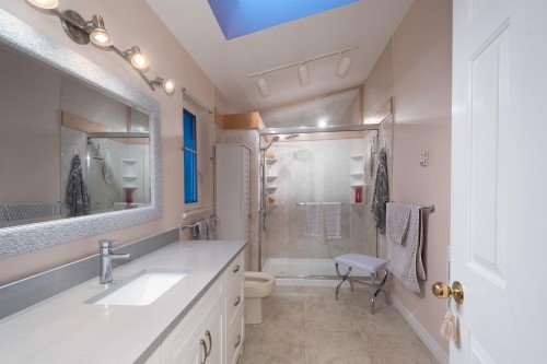 6440 Rosebery Avenue, West Vancouver, BC 