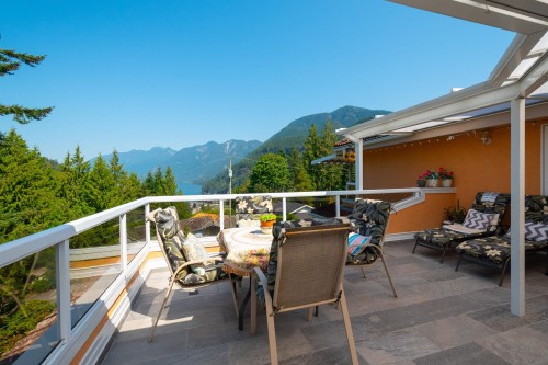 6440 Rosebery Avenue, West Vancouver, BC 