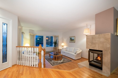 6440 Rosebery Avenue, West Vancouver, BC 