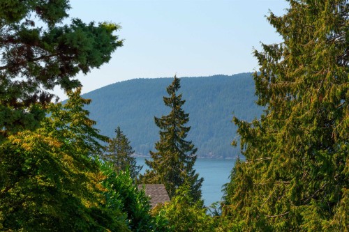 6440 Rosebery Avenue, West Vancouver, BC 