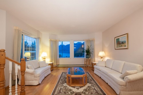 6440 Rosebery Avenue, West Vancouver, BC 