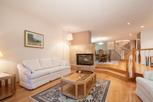 6440 Rosebery Avenue, West Vancouver, BC 