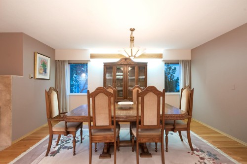 6440 Rosebery Avenue, West Vancouver, BC 