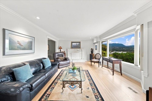 976 Corona Crescent, Coquitlam, BC 