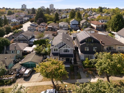 1382 17Th Avenue E, Vancouver, BC 