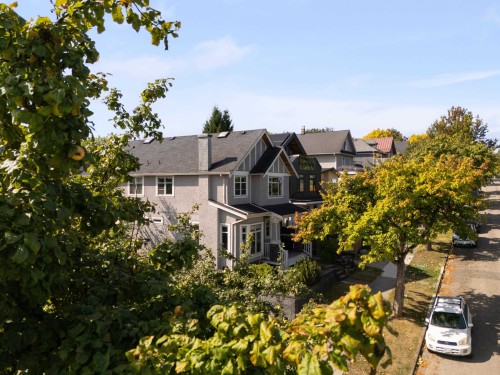 1382 17Th Avenue E, Vancouver, BC 