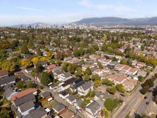 1382 17Th Avenue E, Vancouver, BC 