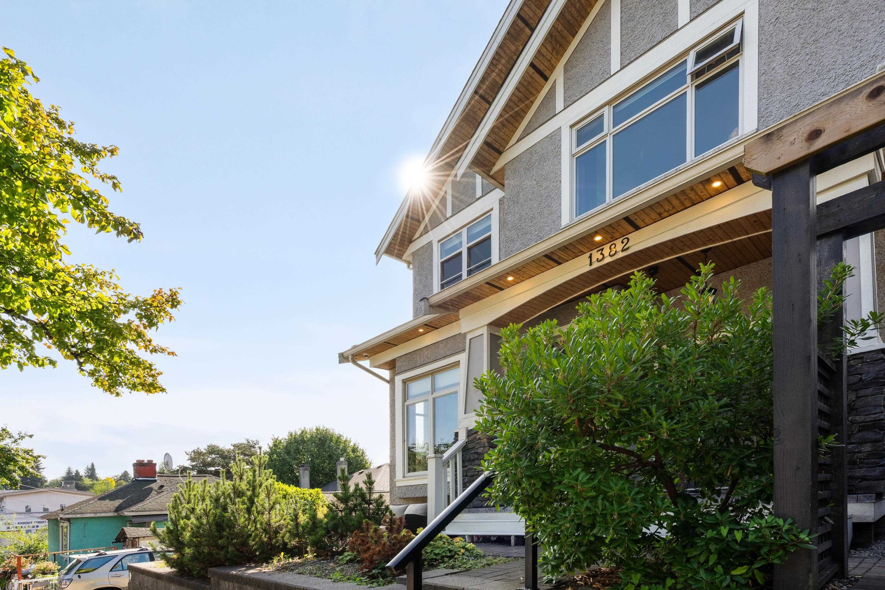 1382 17Th Avenue E, Vancouver, BC