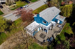 2094 Viewlynn Drive North Vancouver, BC V7J 2W8