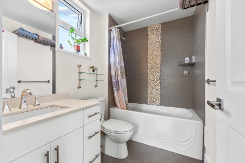 1-3993 Chatham Street, Richmond, BC 