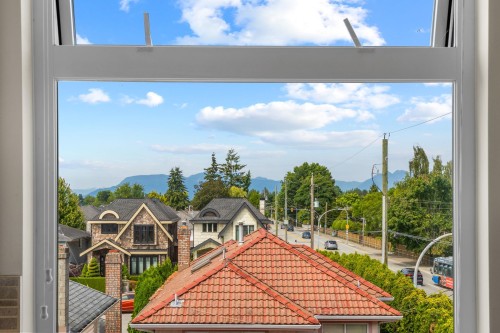 1-3993 Chatham Street, Richmond, BC 