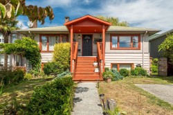 430 Kings Road W North Vancouver, BC V7N 2M3