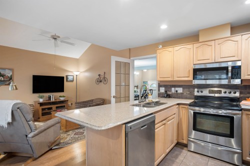 7561 Manitoba Street, Vancouver, BC 