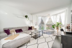 403-811 Helmcken Street Vancouver, BC V6Z 1B1