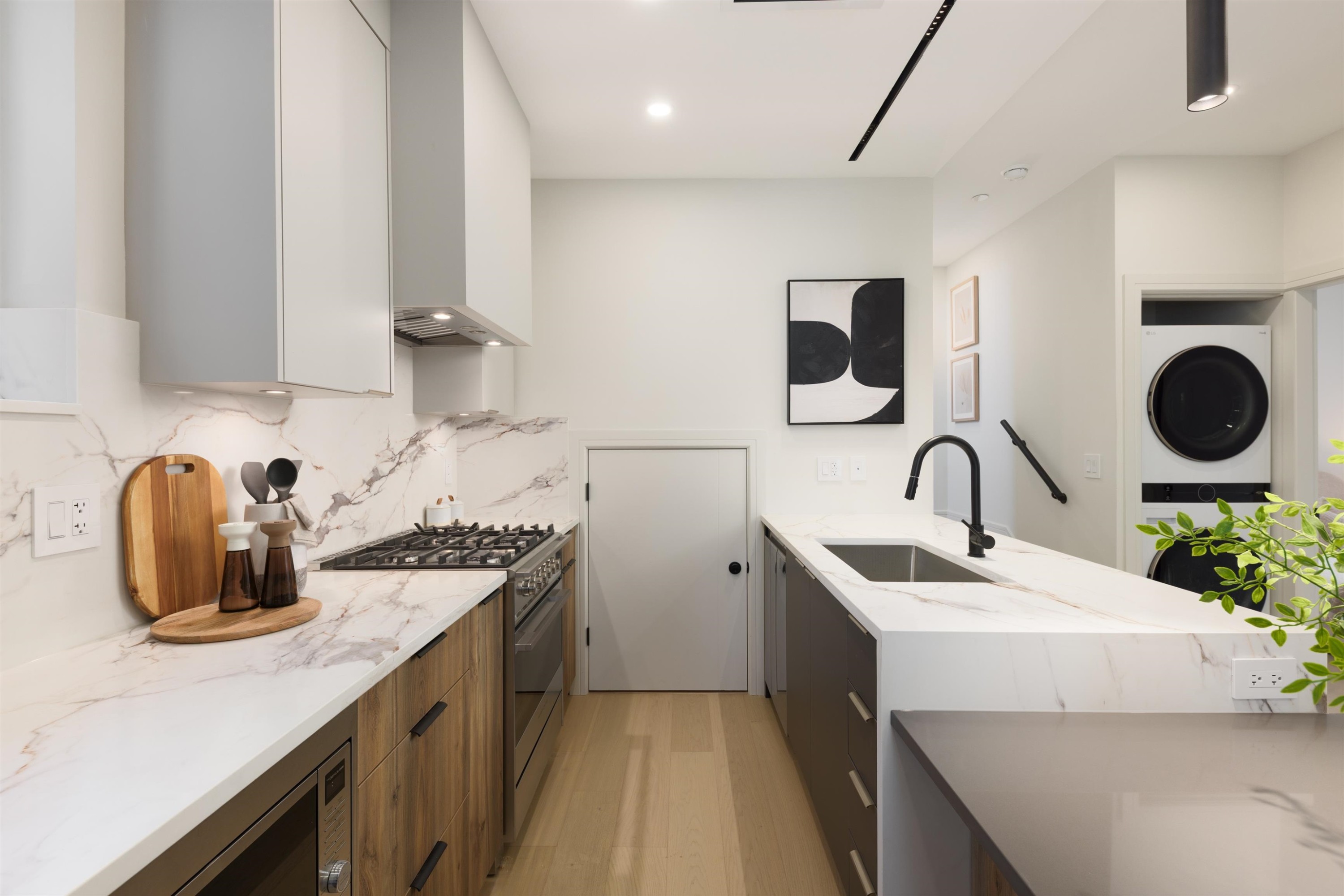2066 1St Avenue E, Vancouver, BC